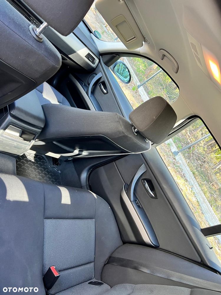 BMW Seria 3 318i - 26