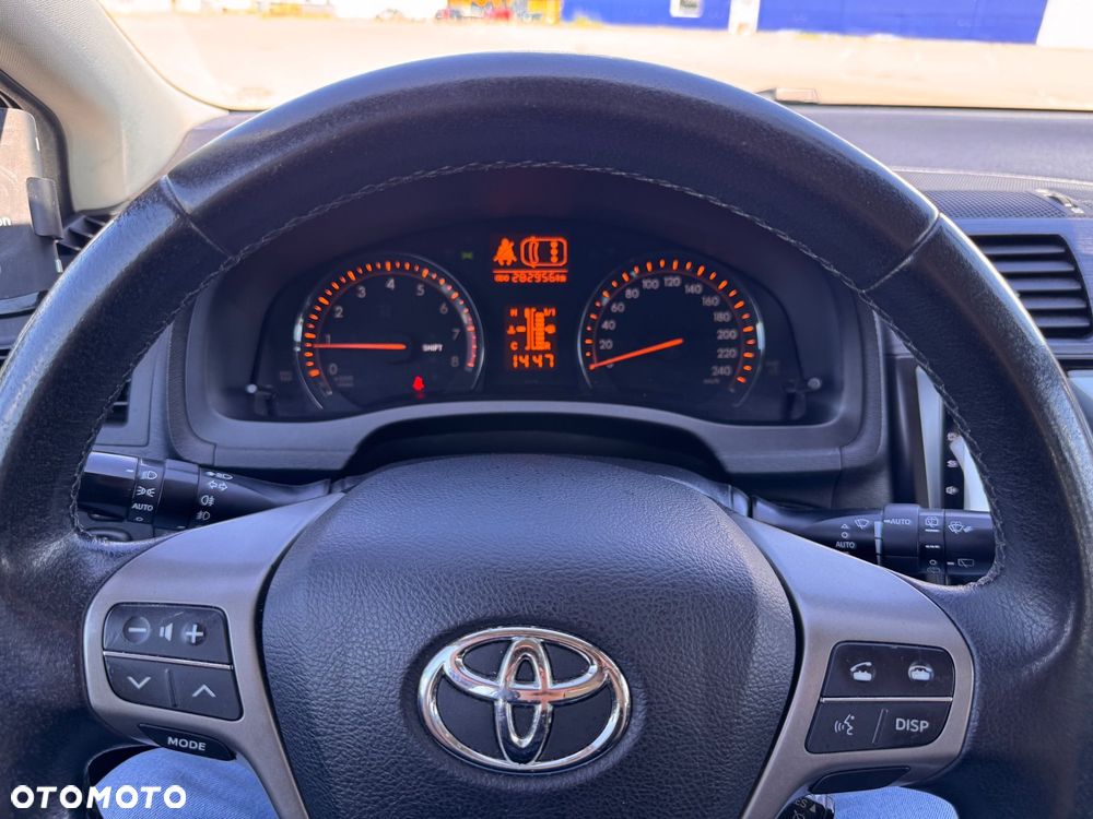 Toyota Avensis 1.8 Sol - 13