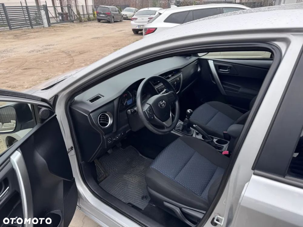 Toyota Auris 1.33 VVT-i Active - 4
