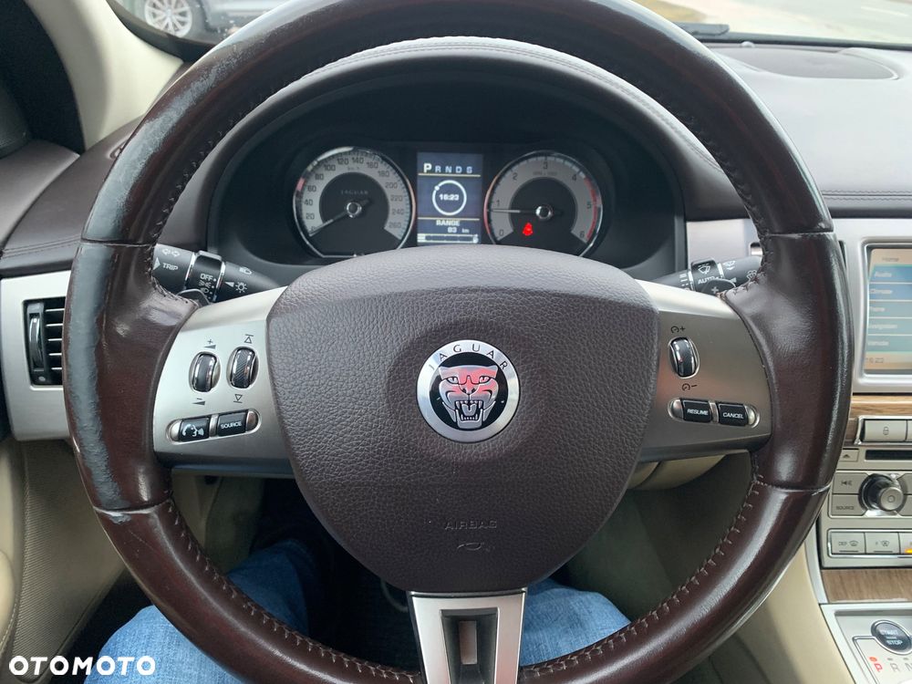 Jaguar XF 2.7 V6 Premium Luxury - 22