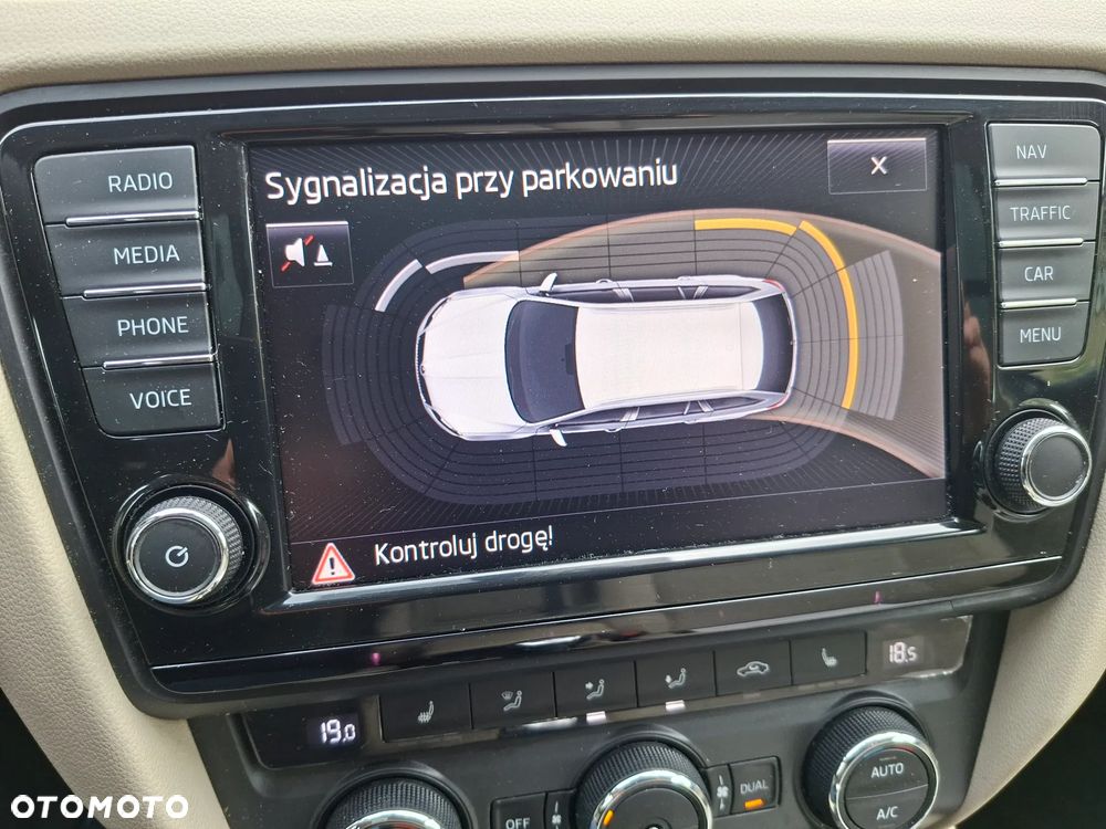 Skoda Octavia 1.6 TDI Ambiente DSG - 20