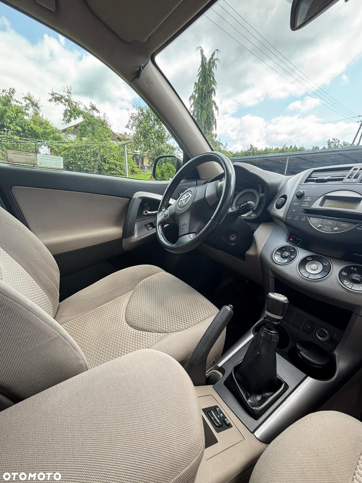 Toyota RAV4 - 6