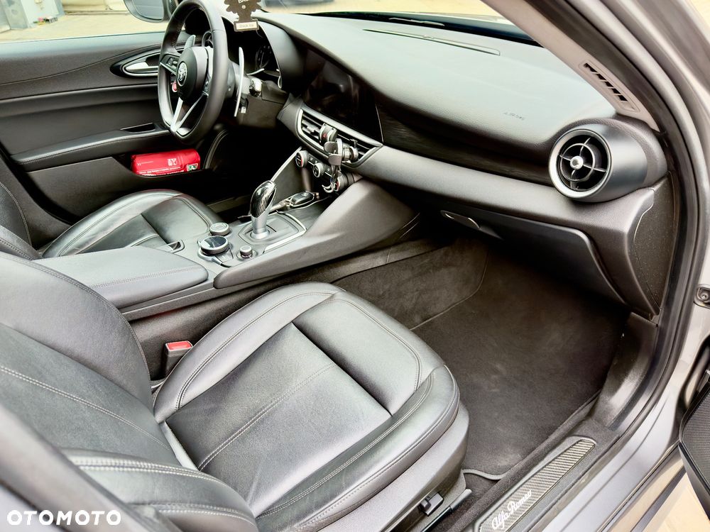 Alfa Romeo Giulia 2.0 Turbo 16V AT8-Q4 Ti - 19