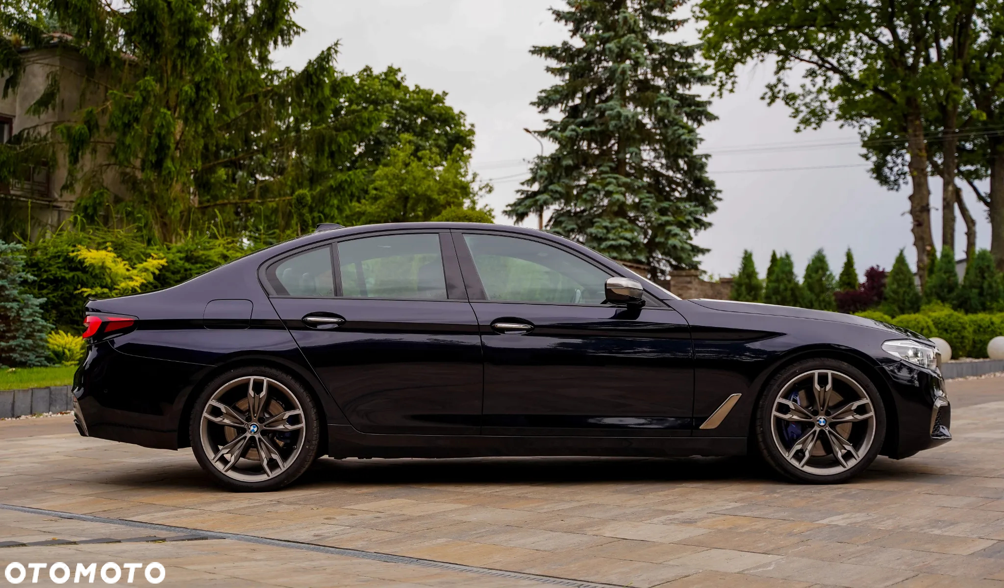 BMW Seria 5 M550i xDrive - 4