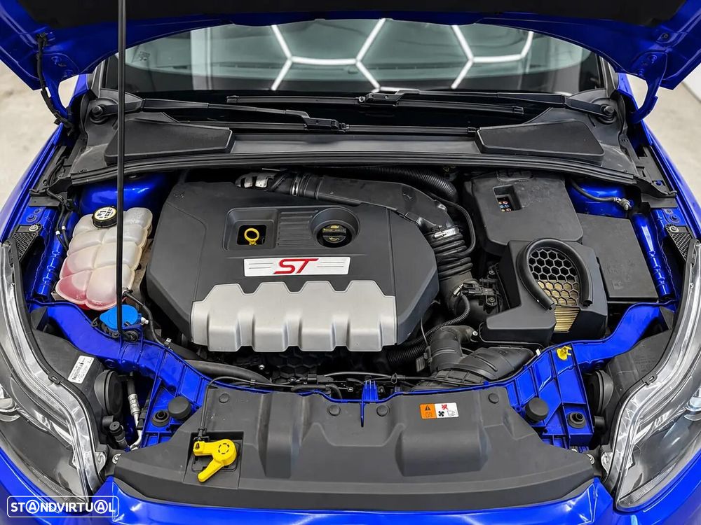 Ford Focus 2.0 EcoBoost ST c/ Pack Pele Desportiva - 44