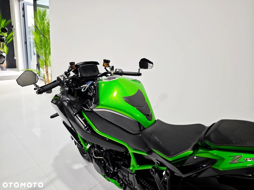 Kawasaki H2 - 25