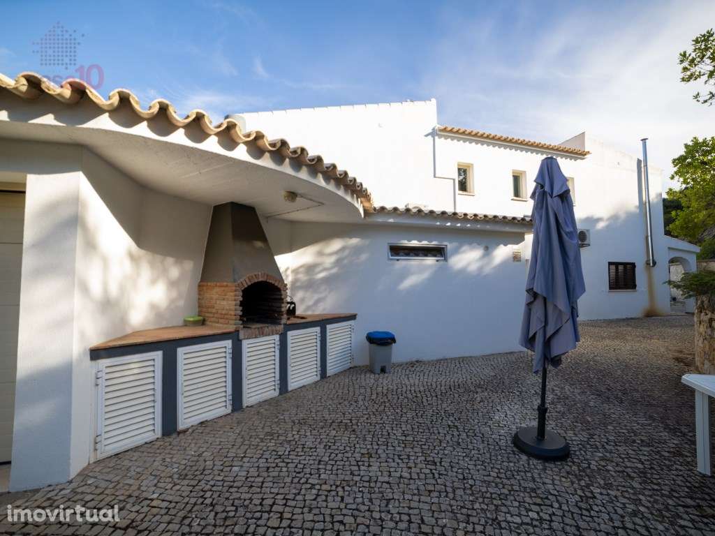 Moradia T3 com três suítes e piscina, anexo habitacional e amplo te... - Grande imagem: 4/59