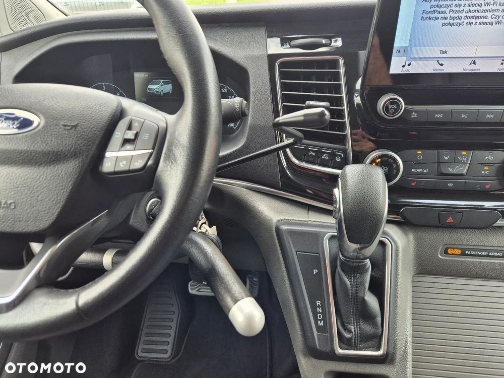 Ford Tourneo Custom - 22