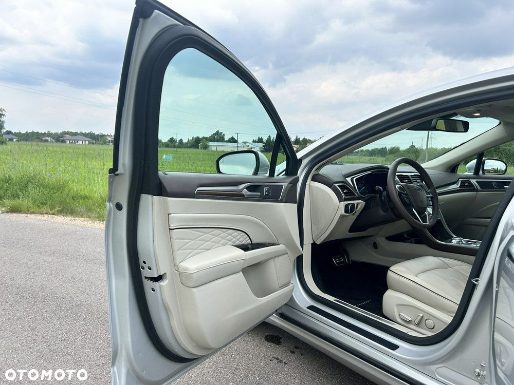 Ford Fusion - 12