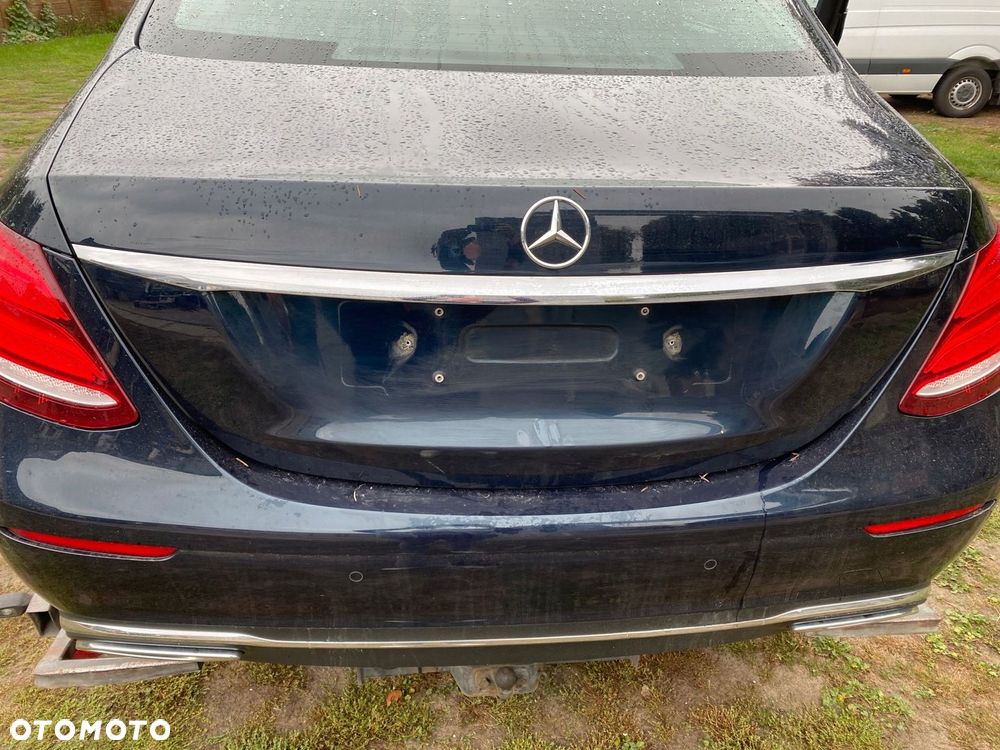 MERCEDES 213 kompletna tylna klapa kolor 997 igla - 2