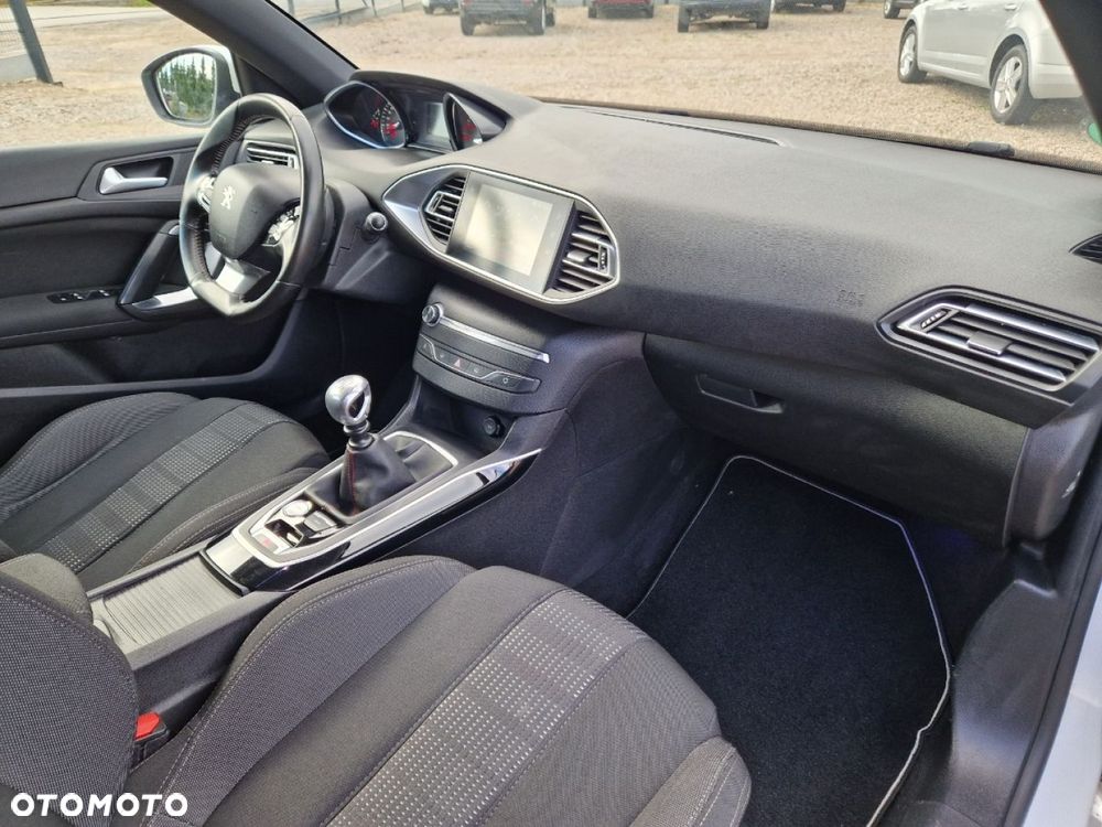 Peugeot 308 SW 1.6 BlueHDi Allure S&S - 21