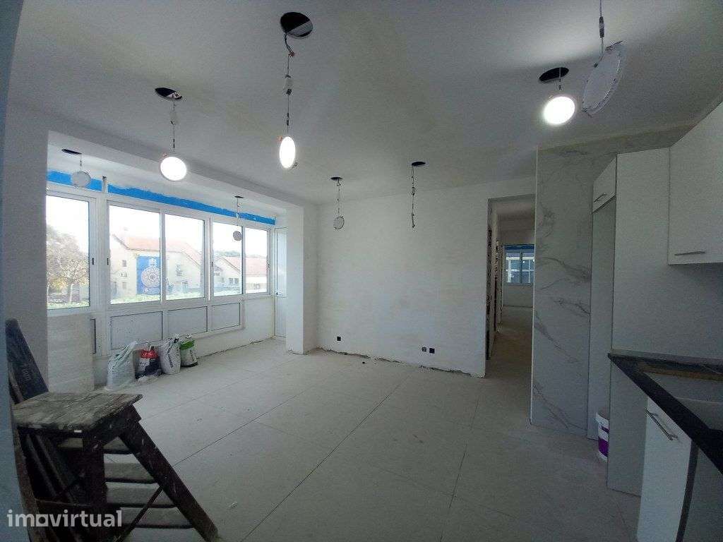Apartamento T4 no Laranjeiro - Grande imagem: 3/39