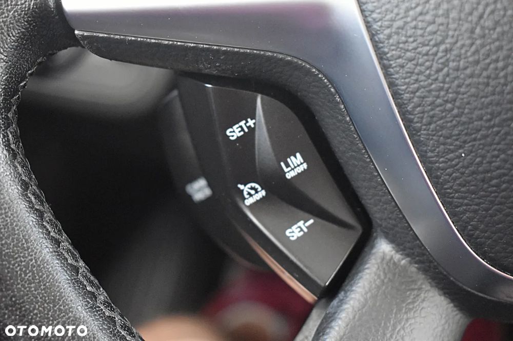 Ford Kuga 2.0 TDCi 2x4 Titanium - 34