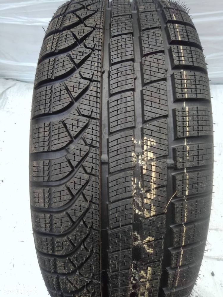 Pirelli P Zero Winter 245/40 R19 98V 2024 - 1