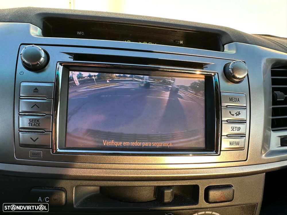 Toyota Hilux 2.5 D-4D 2WD CD CM+AC+PM - 3