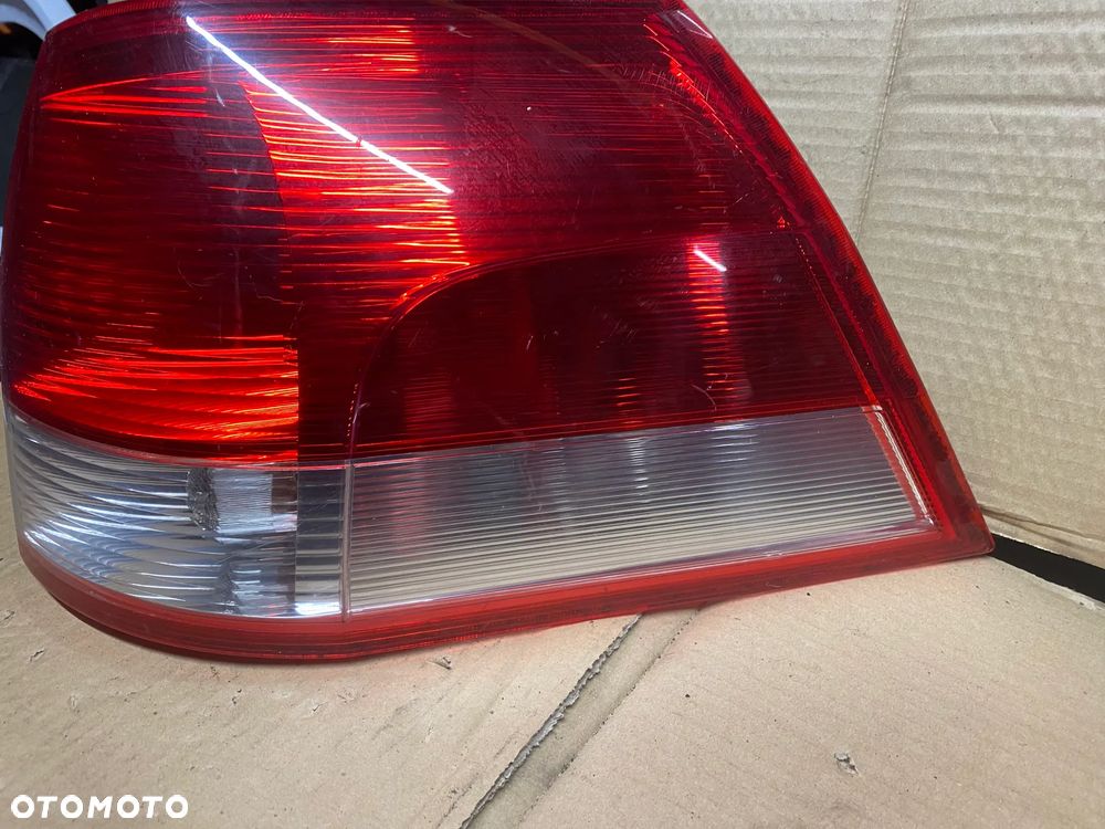 LAMPA TYLNA PRAWA OPEL VECTRA C KOMBI  24469462 - 2