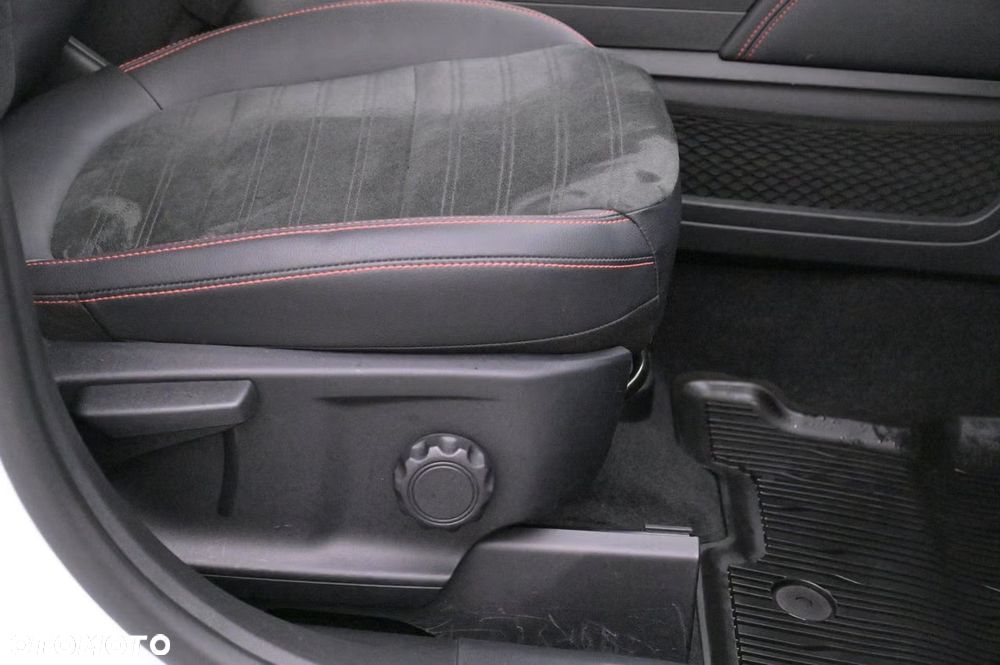 Ford Kuga 2.5P PHEV FWD ST-Line - 16