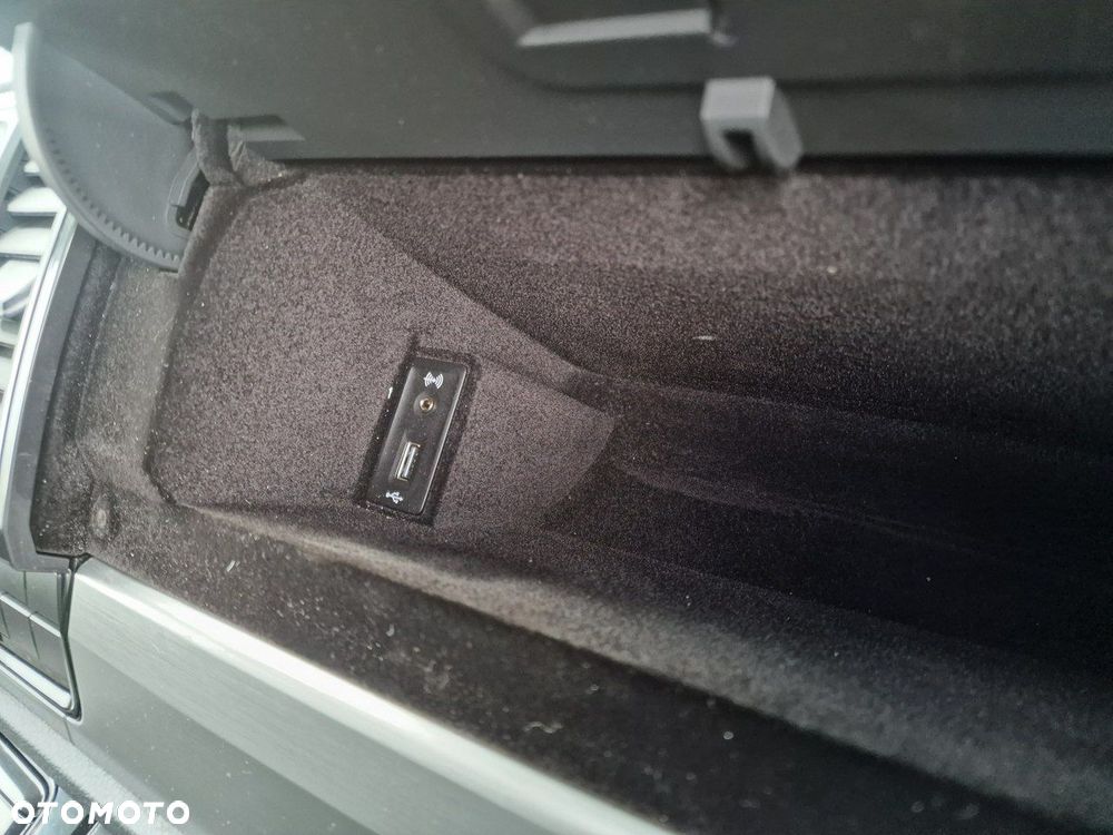 Volkswagen Multivan - 33