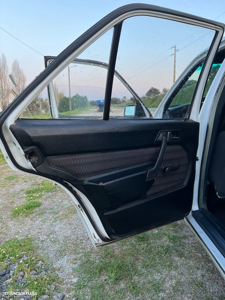 Mercedes-Benz W201 (1982-1993) 190 D 2.0 - 9