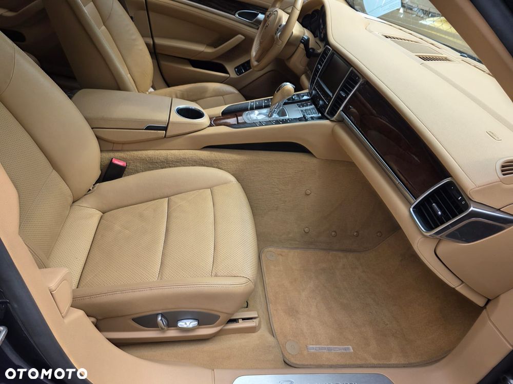 Porsche Panamera 4 PDK Platinum Edition - 24