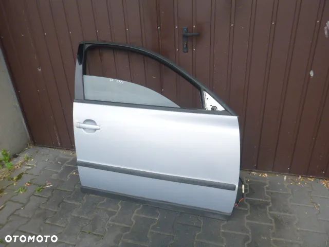 DRZWI PRAWY PRZÓD PRAWE PRZEDNIE KOMPLETNE VOLKSWAGEN PASSAT B5 96-00 KOLOR LB7Z - 9
