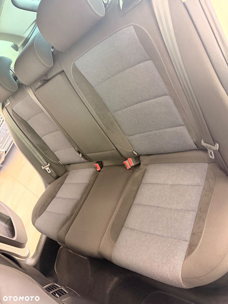 Volkswagen Golf - 22