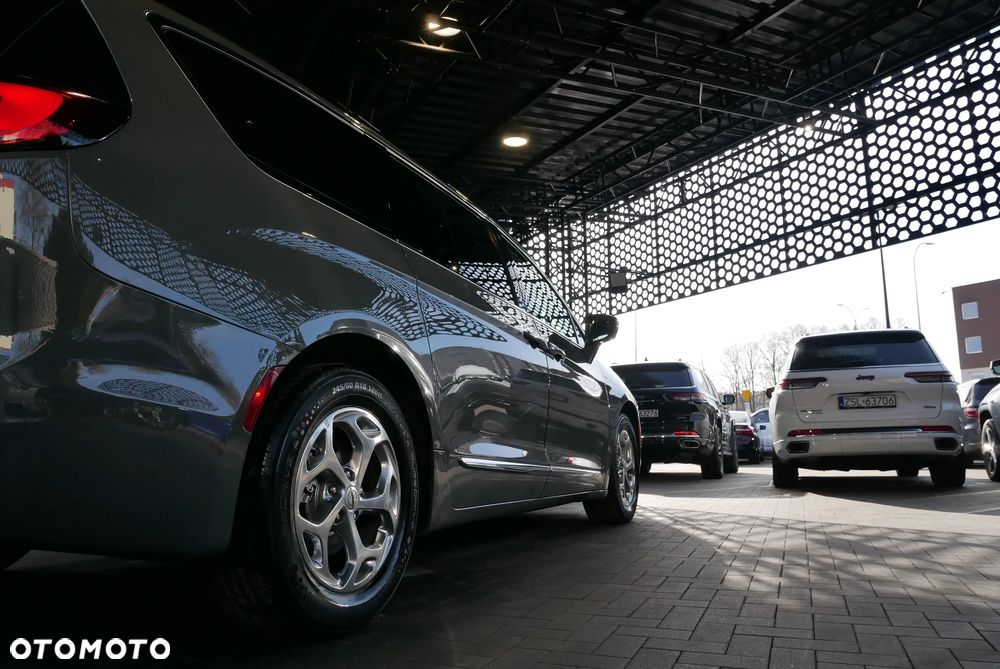 Chrysler Pacifica - 35