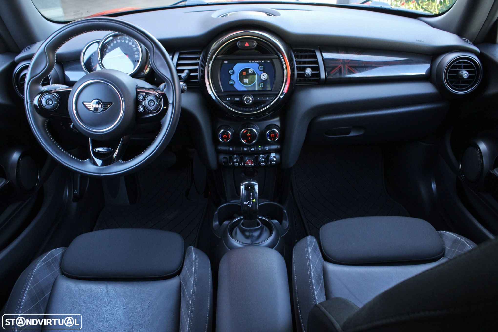 MINI 3 Portas Cooper D Auto - 6