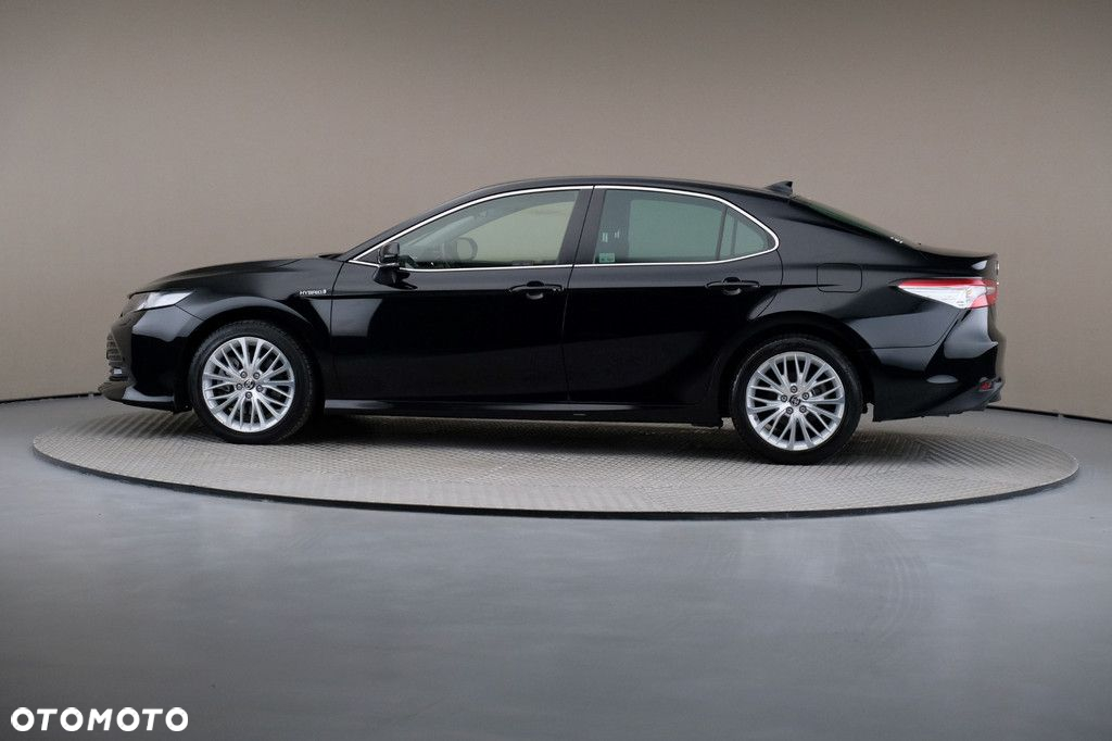 Toyota Camry - 4