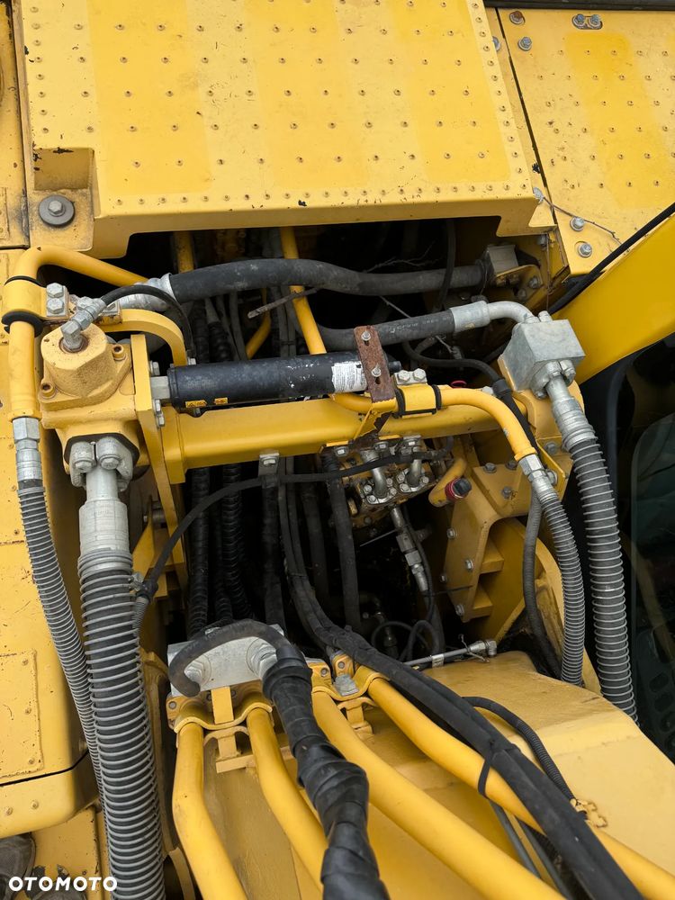 Komatsu PC210 LC - 22