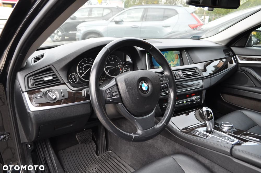 BMW Seria 5 528i xDrive Sport-Aut Modern Line - 19