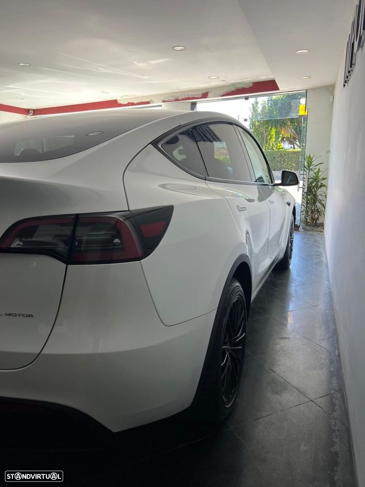 Tesla Model Y Long Range Dual Motor AWD - 28