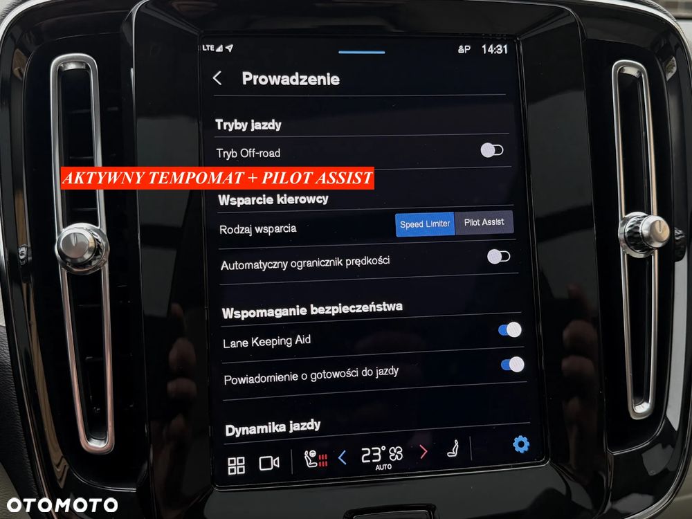 Volvo XC 40 B3 B DKG Plus Dark - 25