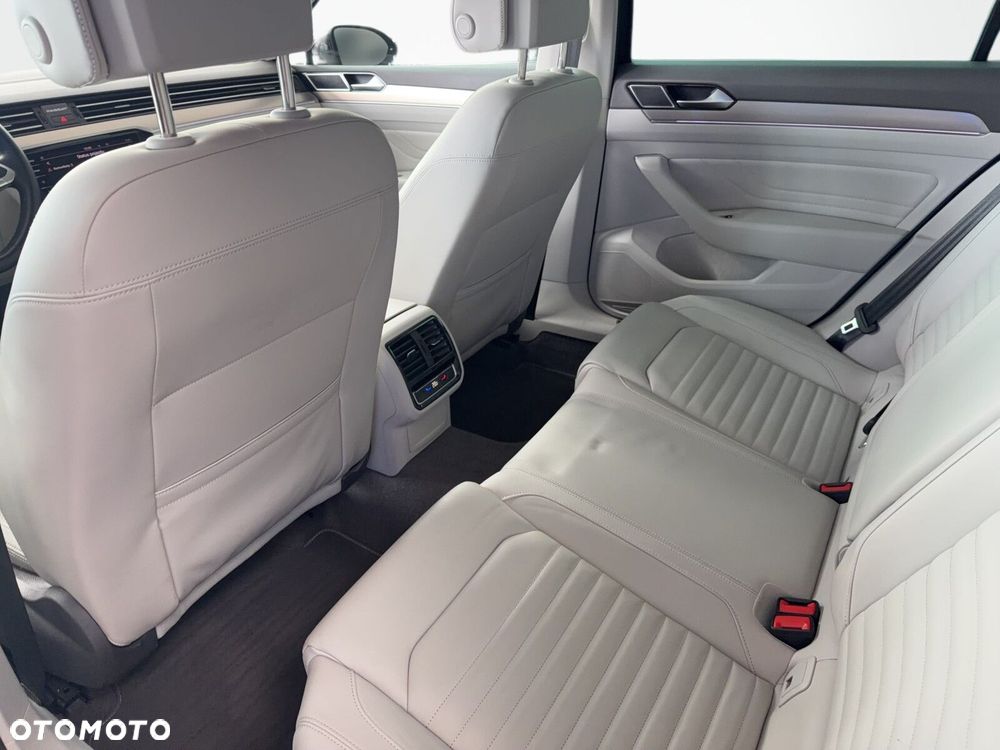 Volkswagen Passat Variant - 13