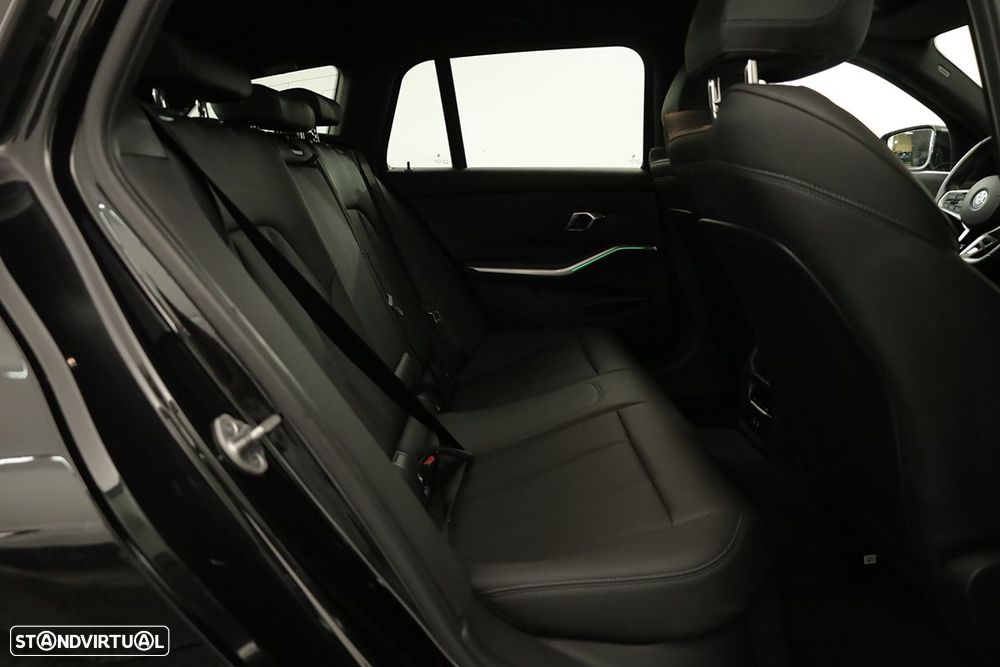 BMW 330 e Edição Desportiva M Auto - 22
