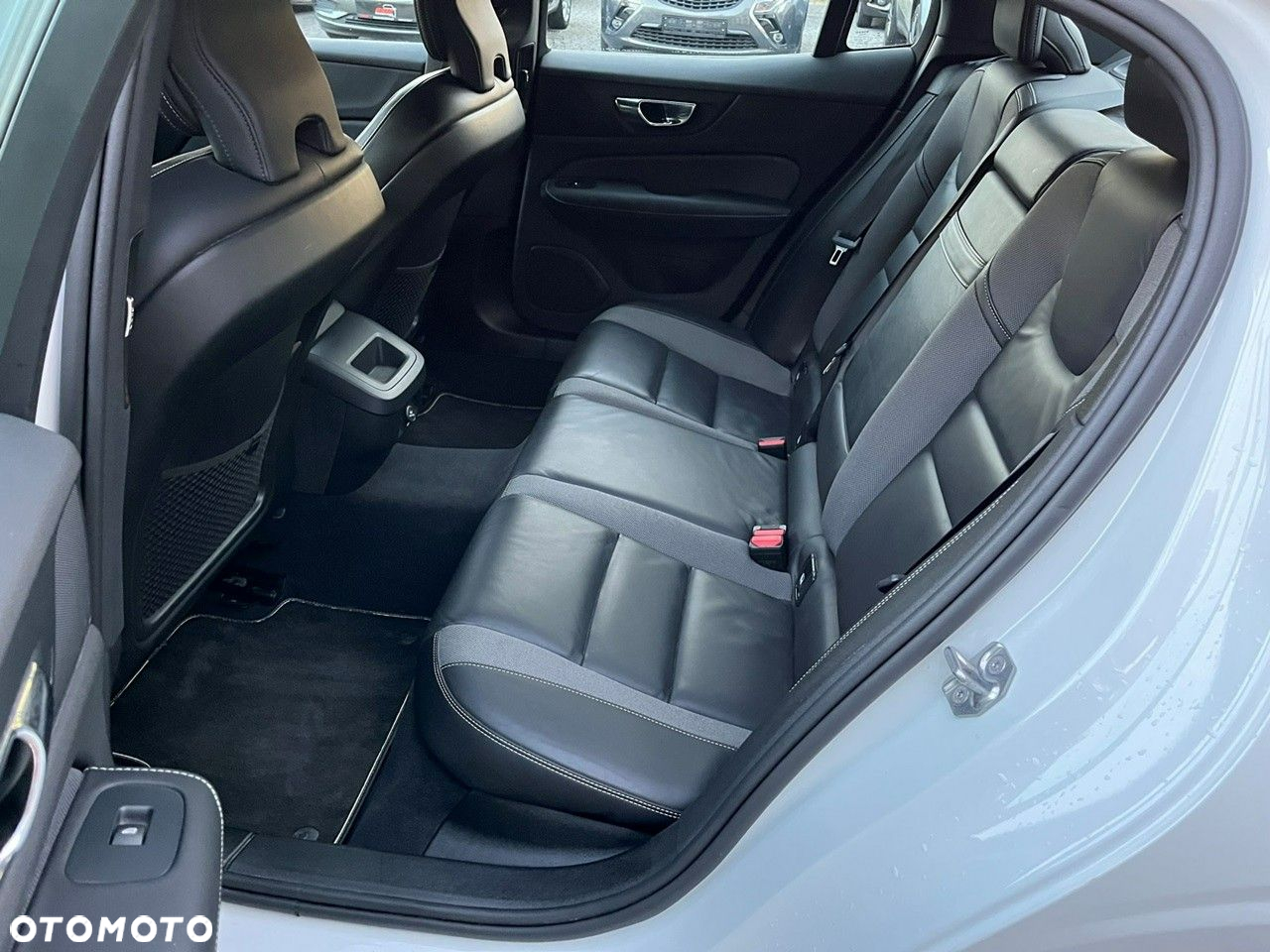 Volvo S60 T4 R-Design - 13