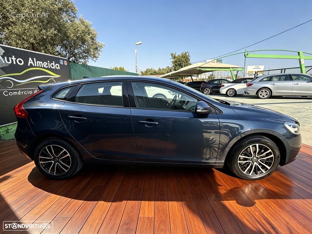 Volvo V40 2.0 D3 Momentum - 8