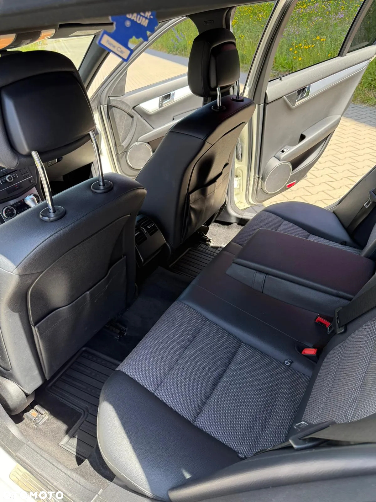 Mercedes-Benz Klasa C 180 T CGI Automatik BlueEFFICIENCY Avantgarde - 32