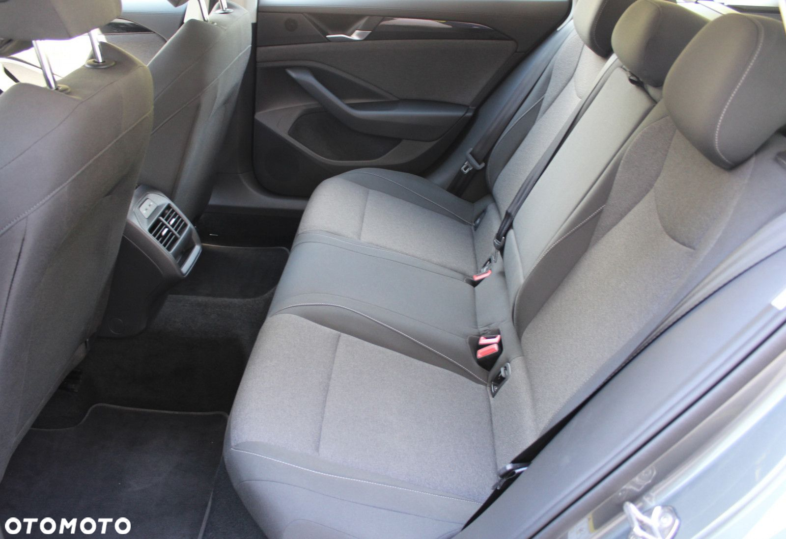 Volkswagen Passat - 12