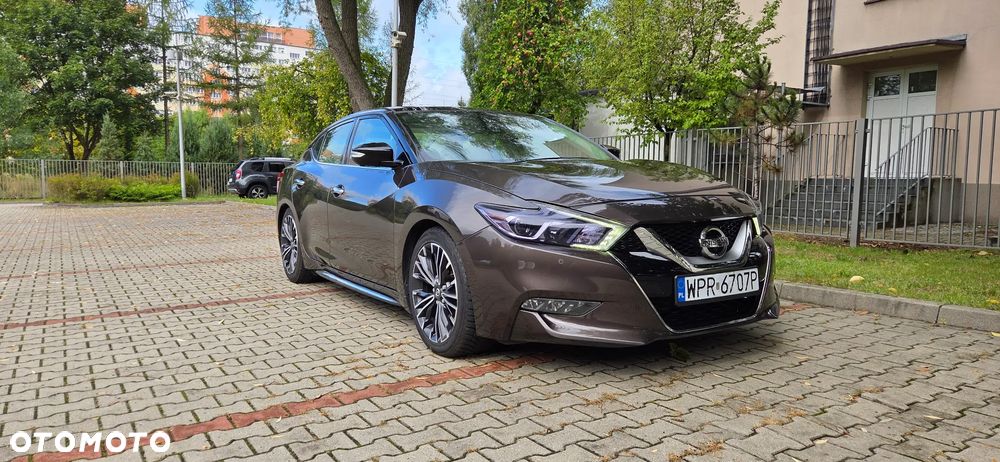 Nissan Maxima - 1