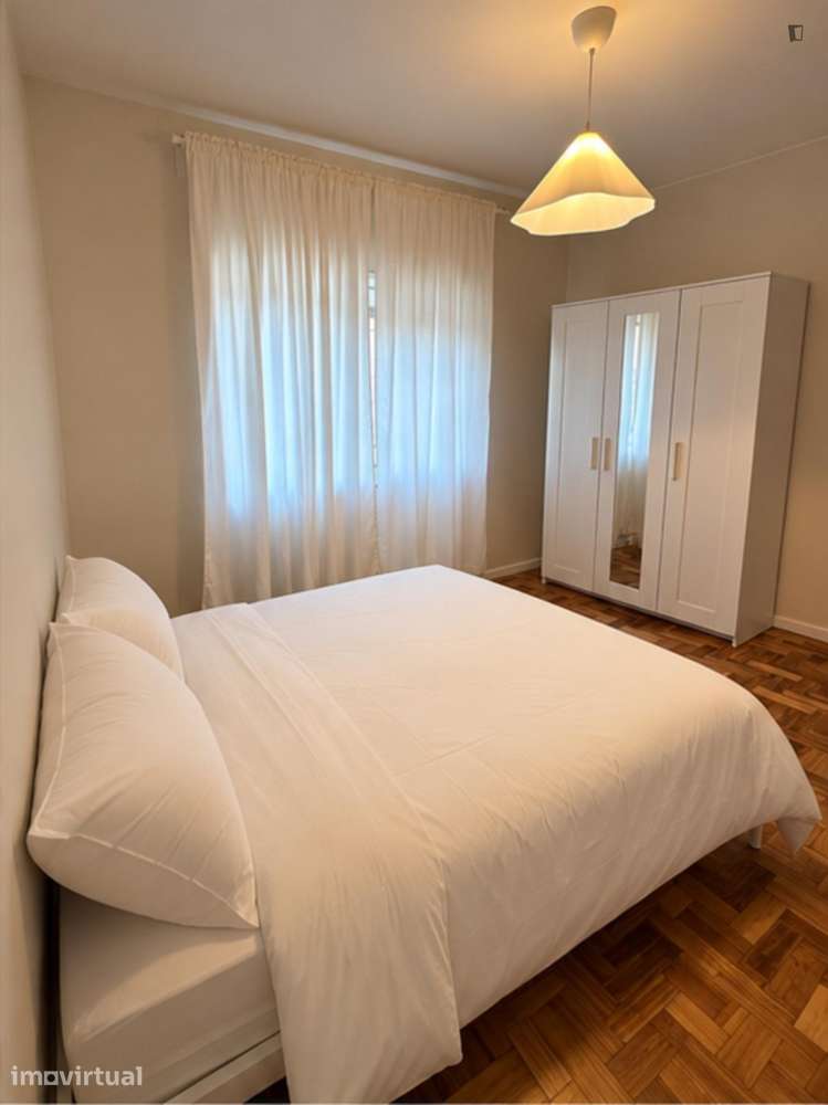 Quarto - localizado em Mafamude Porto - Grande imagem: 2/15