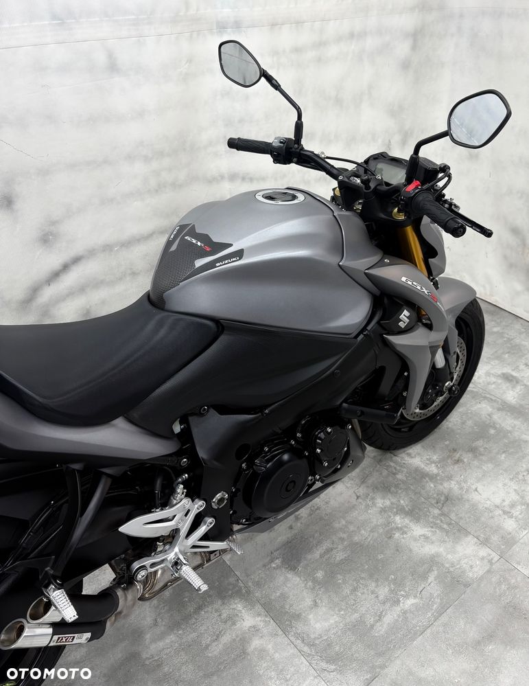 Suzuki GSX 1000 - 12