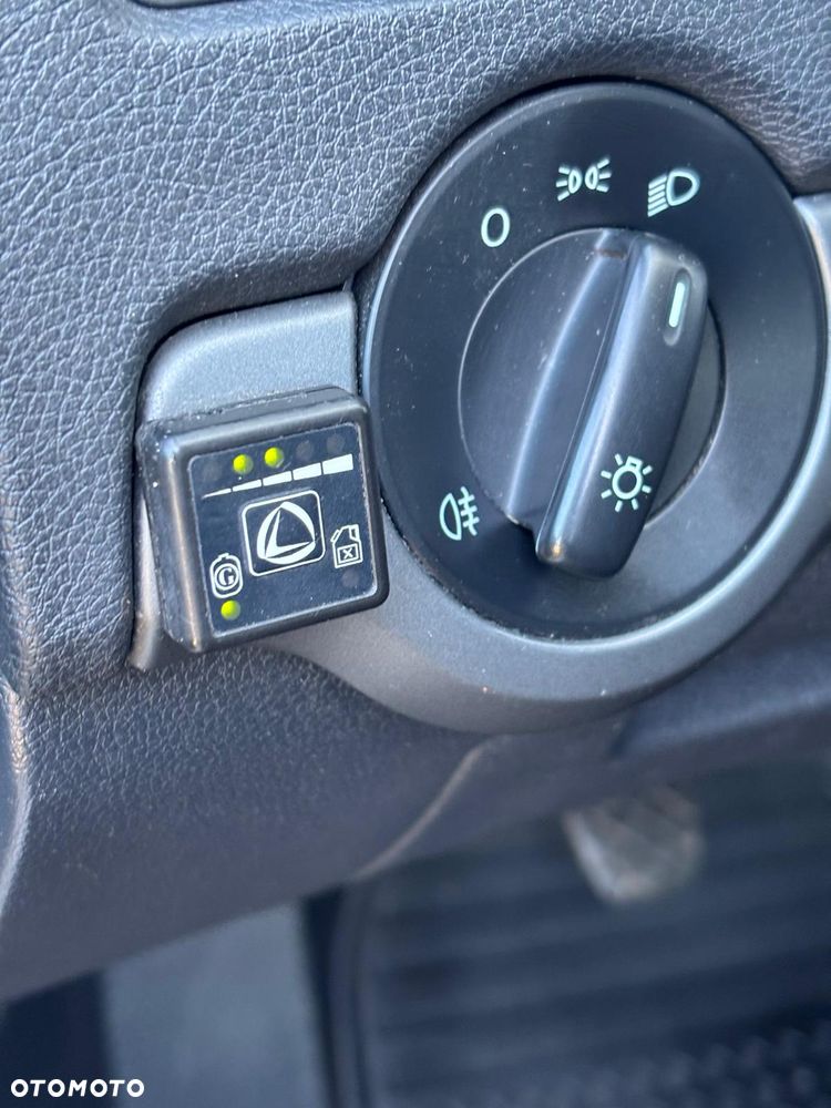 Skoda Octavia 1.6 Ambition - 18
