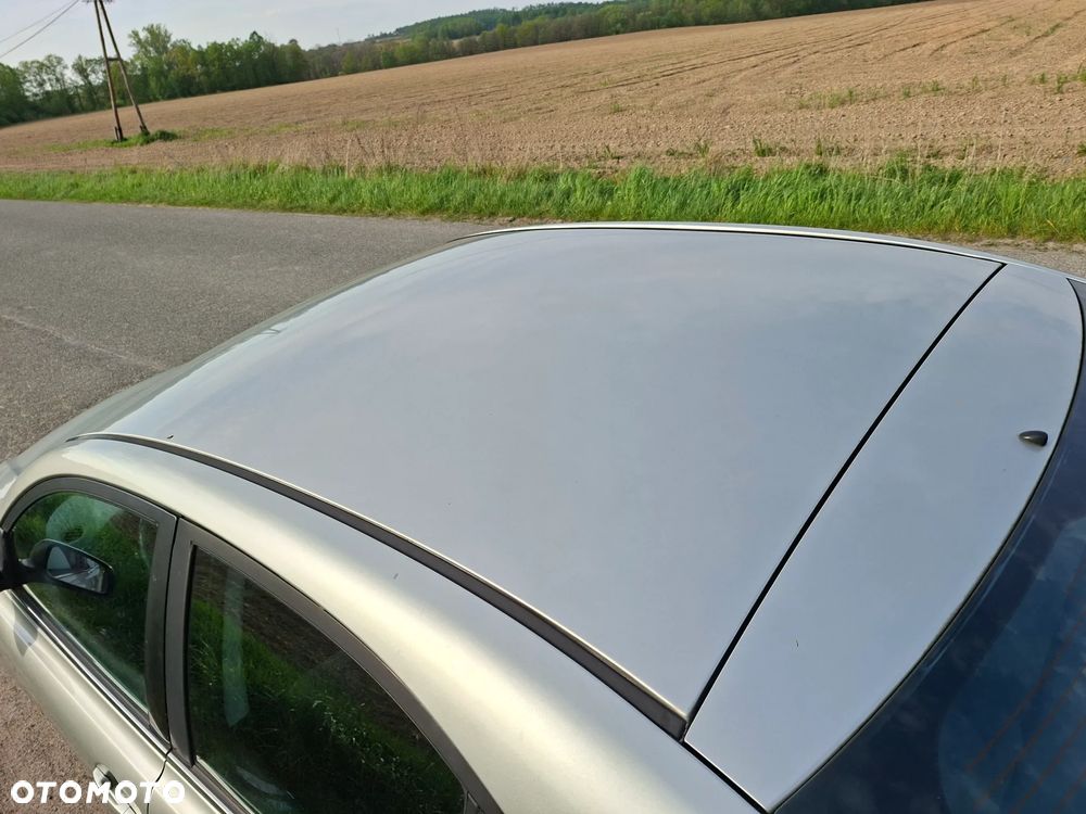 Toyota Avensis 1.8 VVT-i Luna - 23