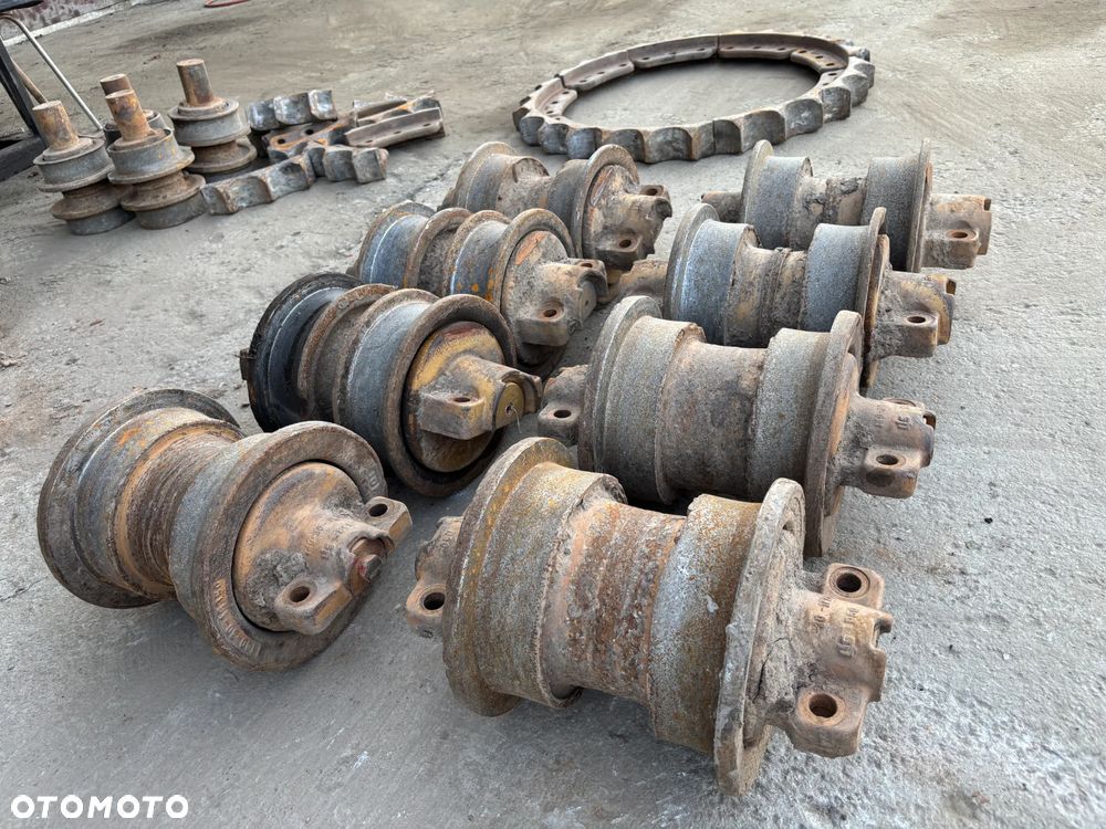 rolka jezdna dolna Komatsu D 61 PX -15 - 3