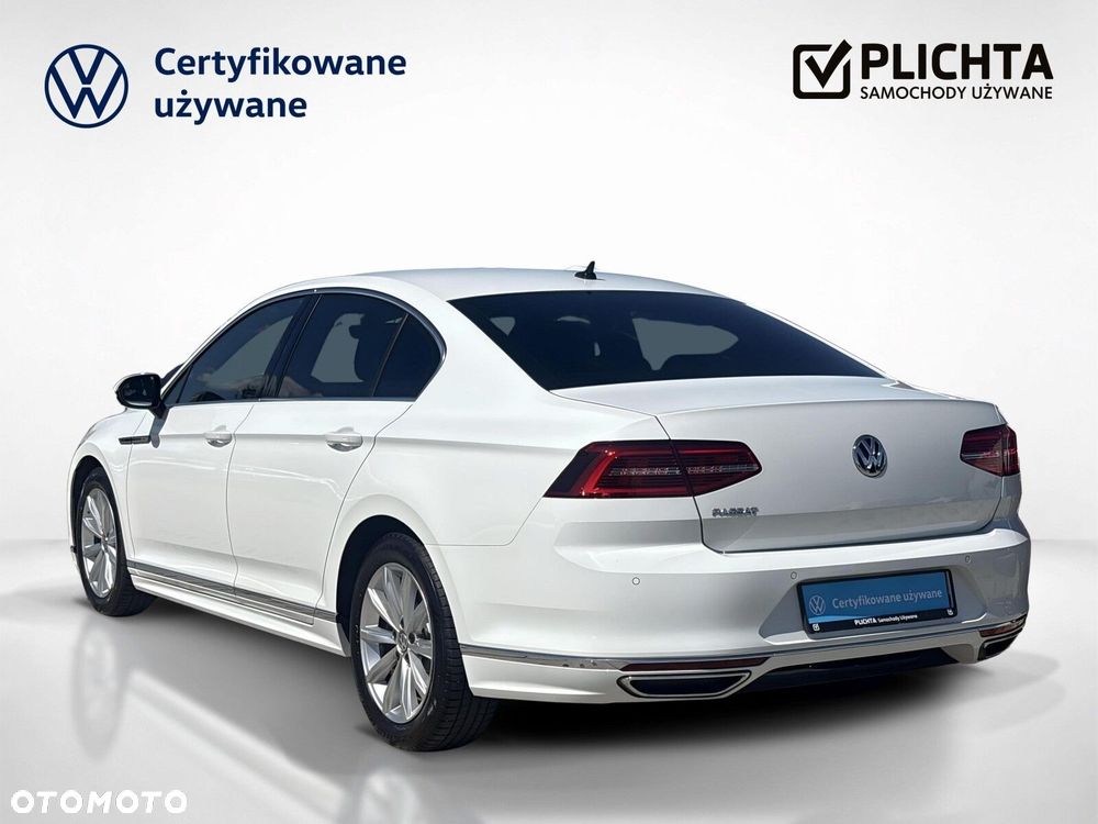 Volkswagen Passat - 4