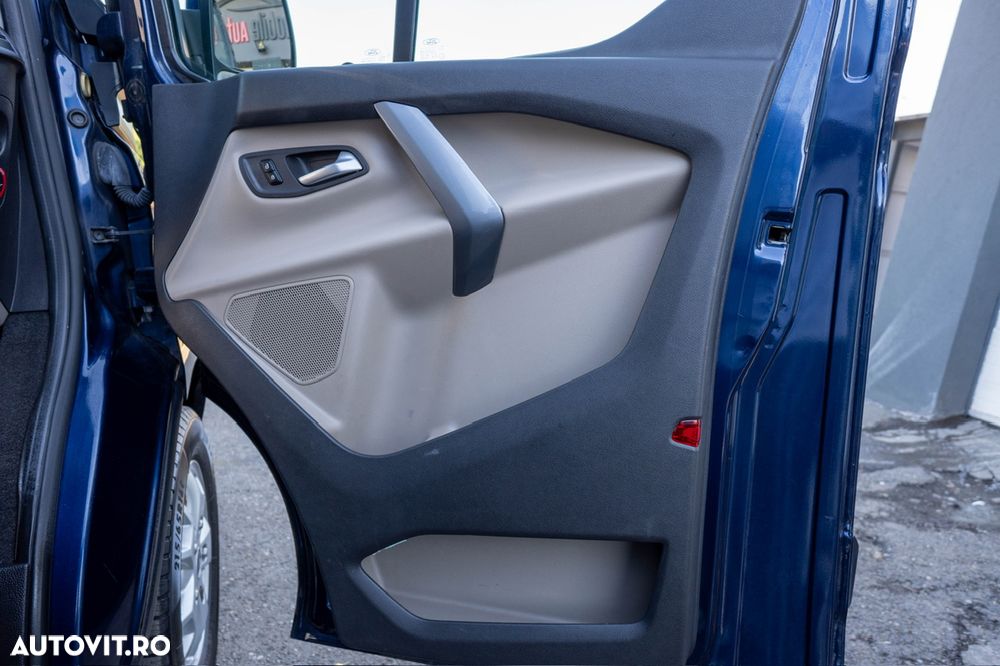 Ford Tourneo Custom 300 L2H1 VA Titanium - 16
