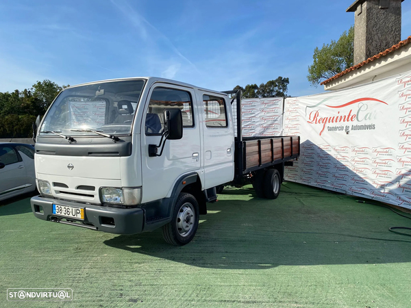 Nissan Cabstar 3.0 TD Cabine Dupla 6 Lug. IVA Dedutível