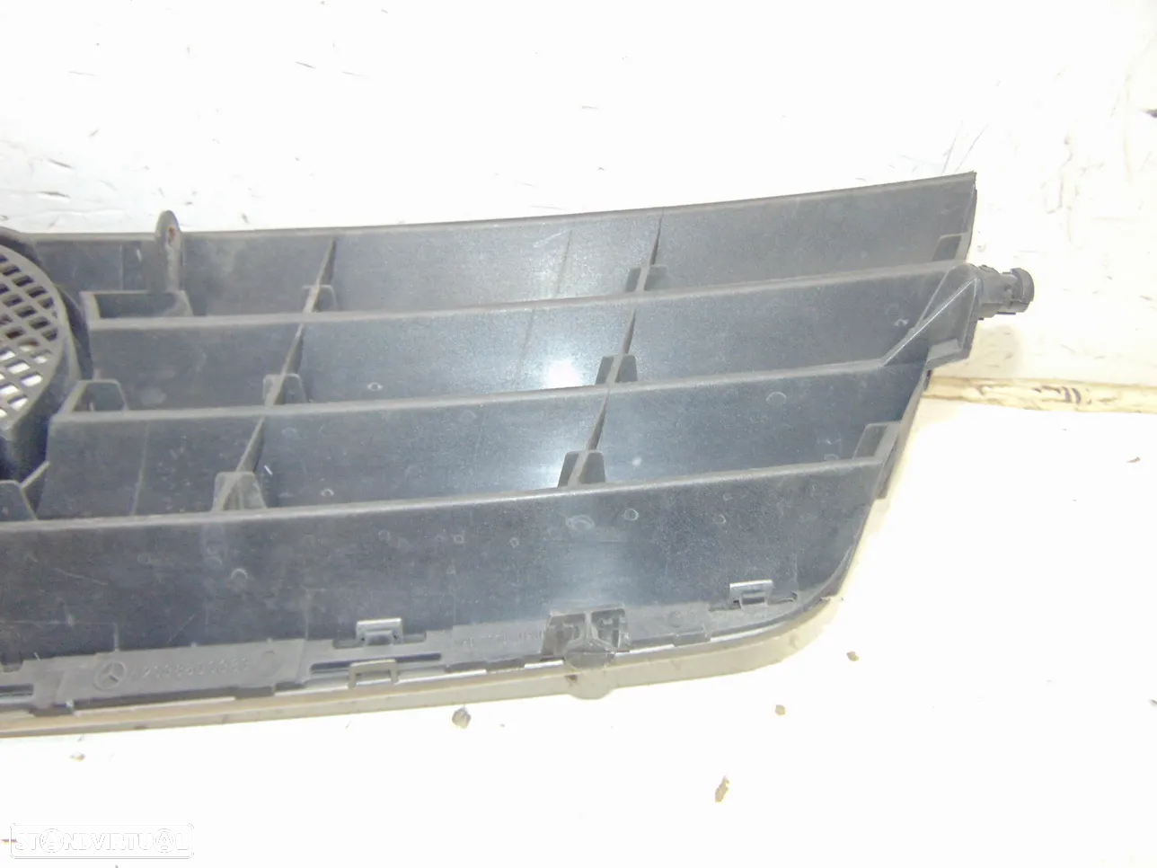 Mercedes C grelha frontal - 5