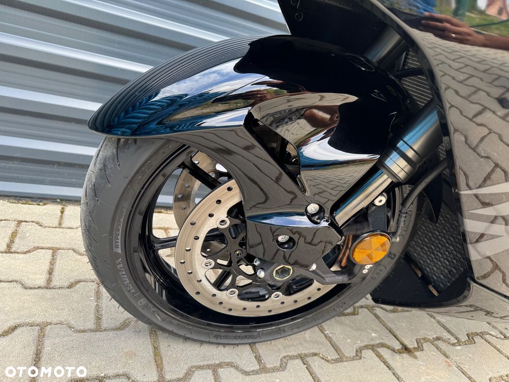Suzuki GSX - 21